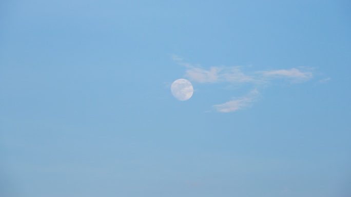 白天云层飘过天空白天月亮日月交替