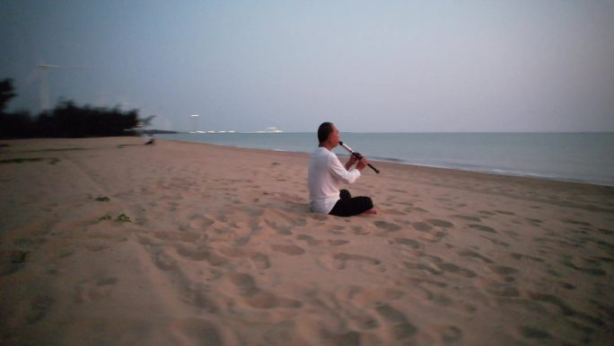 海边静坐吹笛