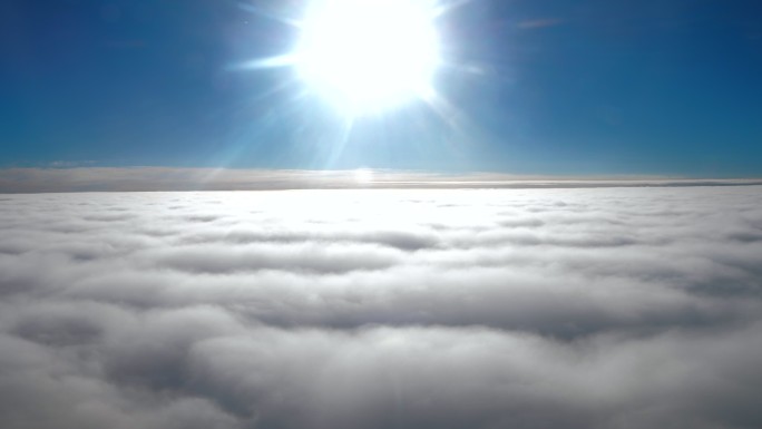 天空中美丽的云朵云层之上穿云航拍云层日出