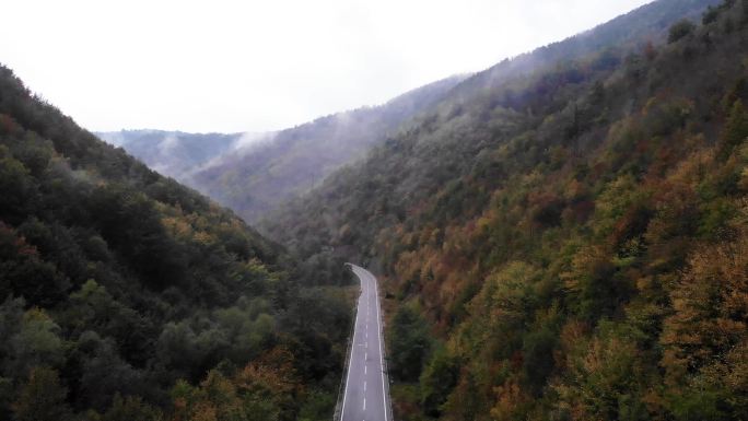 穿过巴尔干山脉然的道路