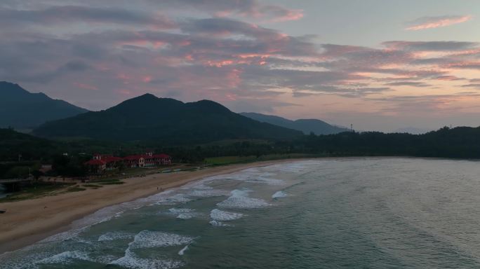 晨曦中平静的海湾素材（4K）