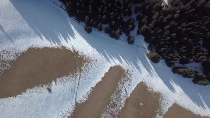 航拍俯拍雪山雪景