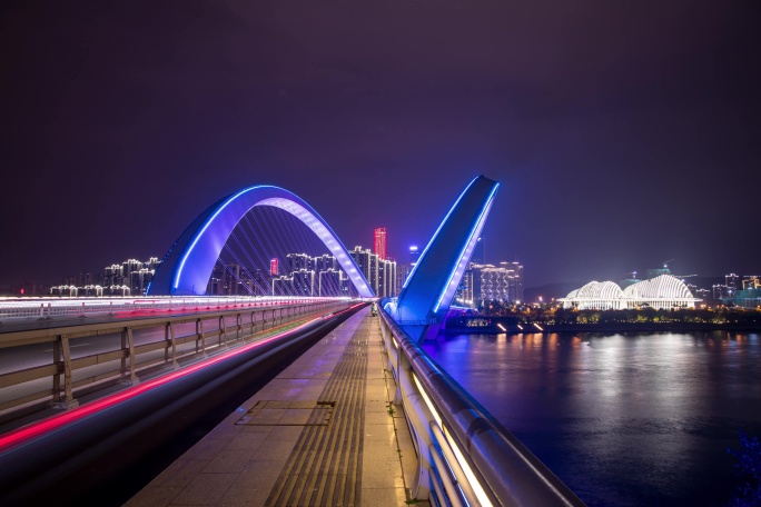 4K高清南宁南宁大桥车流夜景延时