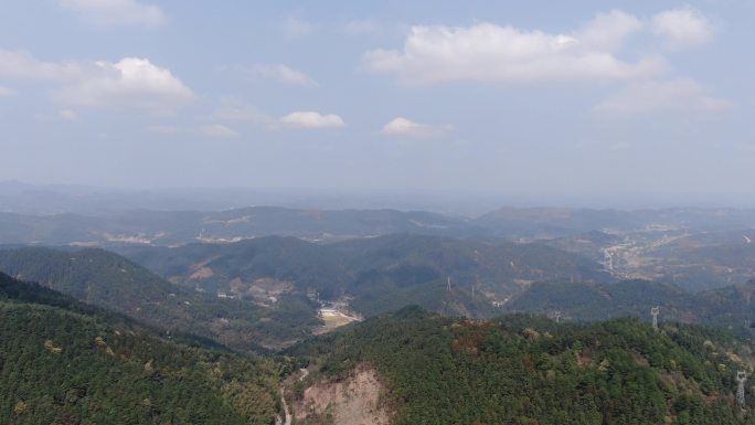 航拍连绵起伏山峰蓝天白云丘陵