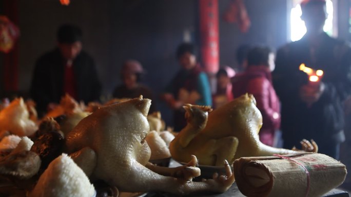 海南祭祀祖先以煮熟的鸡为供品