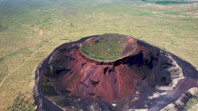 中国大草原和已火山口鸟瞰图