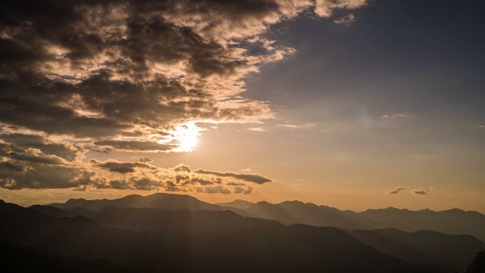 崇山峻岭日落西山延时摄影