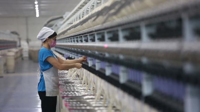 现代化纺织厂纺纱织布机