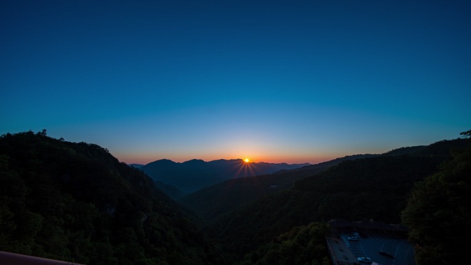 神农架天燕景区崇山峻岭日出延时摄影