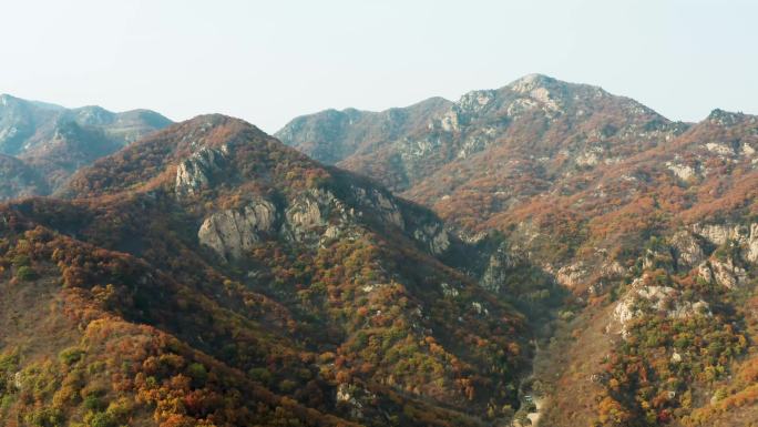 航拍秋季北京喇叭沟门景区的群山