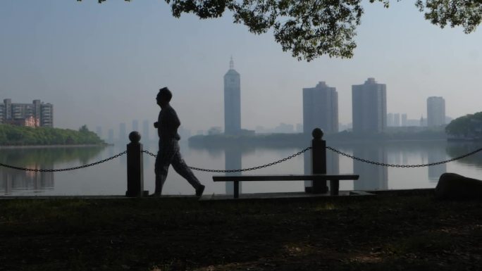 晨练的剪影 晨练  城市的早晨