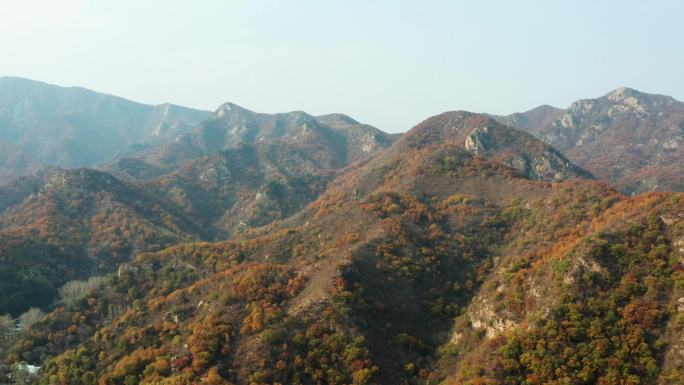 航拍秋季北京喇叭沟门景区的群山