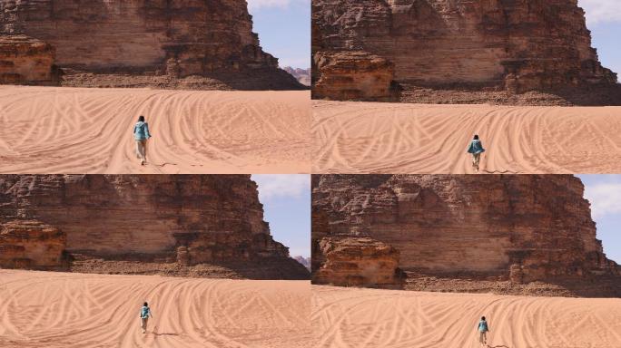 女旅行者在风景如画的偏远沙漠漫步