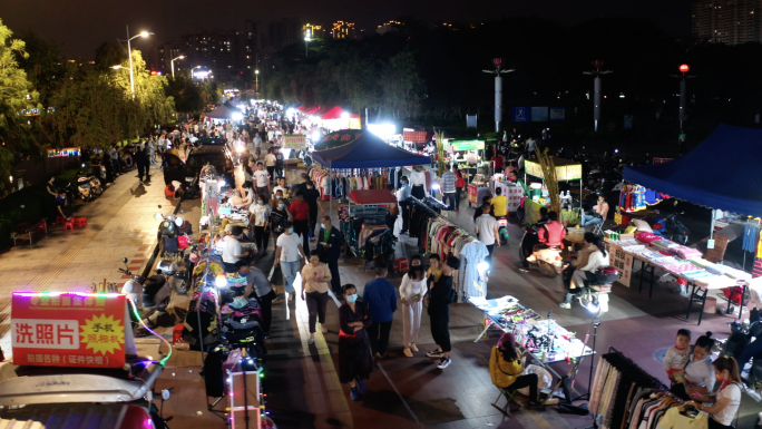 航拍夜市摆地摊地摊经济