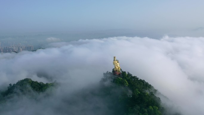 航拍云雾中的大金鹰 航拍重庆南山大金鹰