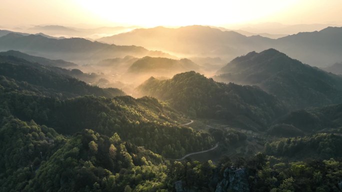 航拍山里清晨