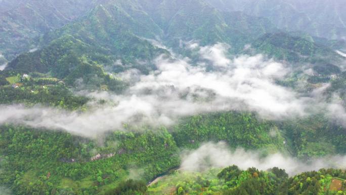 恩施云雾缭绕山区