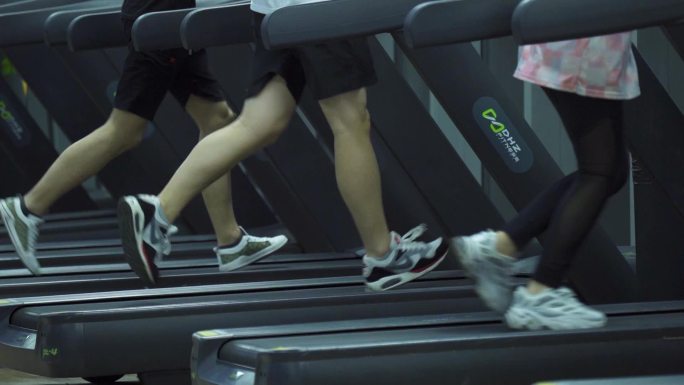 跑步机健身房跑步健身有氧运动