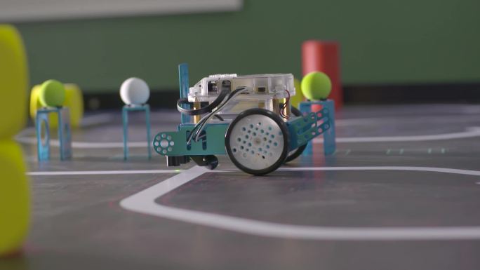 唯美科技创客课堂编程科学兴趣班玩具赛车