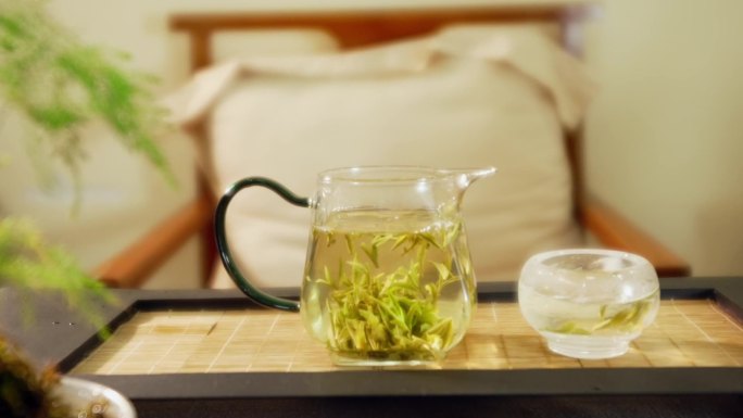 玻璃杯泡茶绿茶实拍