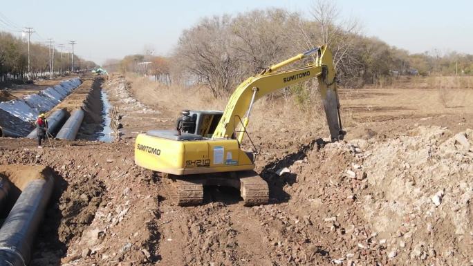 挖掘机 挖沟机 暖气管线 挖土 施工