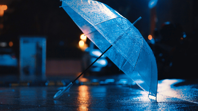 夜晚雨景下雨一个人的雨夜雨伞情人伤感视频