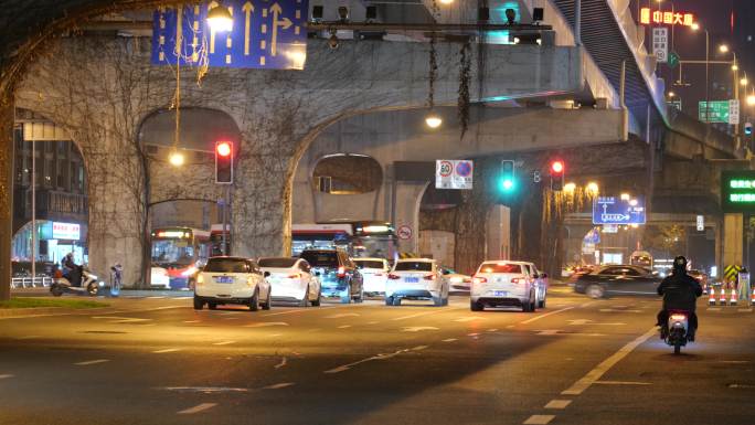 夜晚城市道路汽车行驶3