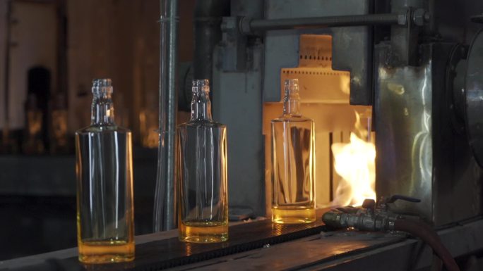 烧制玻璃瓶生产线