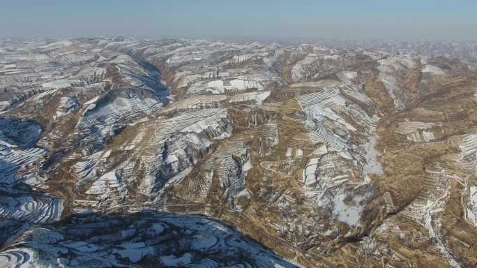 大雪覆盖下的黄土高原