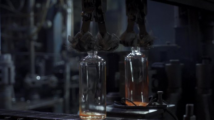 自动化生产玻璃瓶