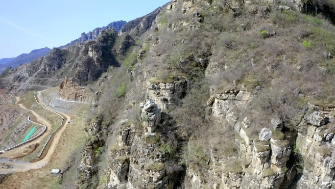 春天航拍河北省山区一渡天鹅湖风景