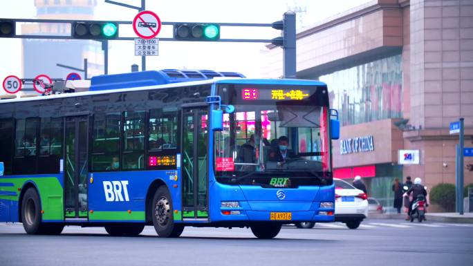 连云港城市电动车公交车私家车城市C014