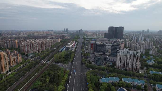 航拍上海疫情空旷街道马路无人居家隔离4K