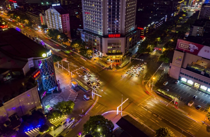 航拍延时-宜昌国贸大酒店夜景