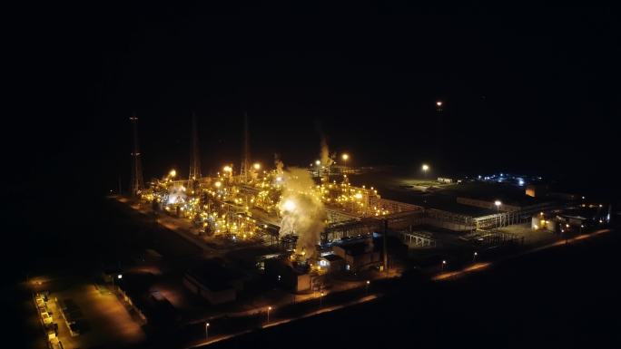 航拍天然气工厂夜景