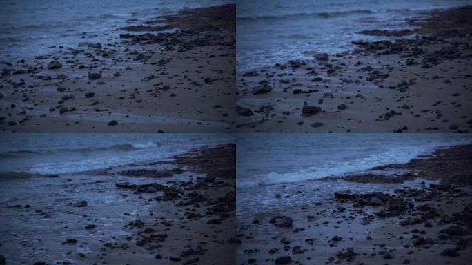 海边沙滩夜晚海边夜色海浪拍打礁石