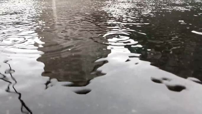 滴水雨水谷雨涟漪滴雨地面积水路面积水