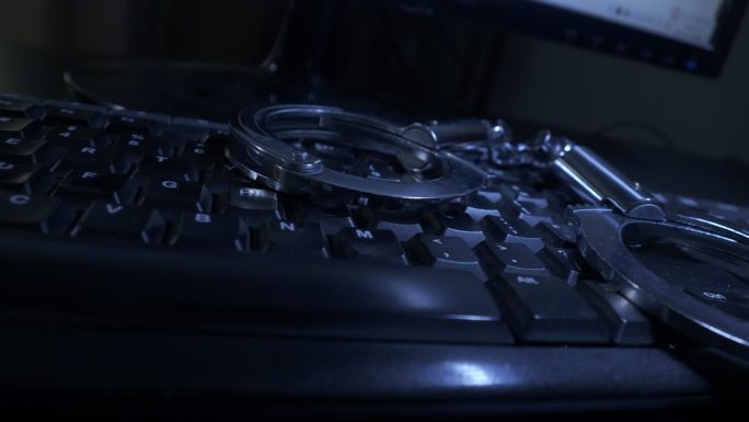 手铐 键盘 网络犯罪 视频 素材
