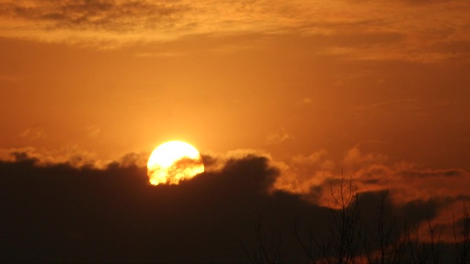 红色夕阳日落云层晚霞天空循环延时B002