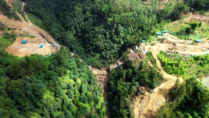 油气管道安装 航拍 山地 森林