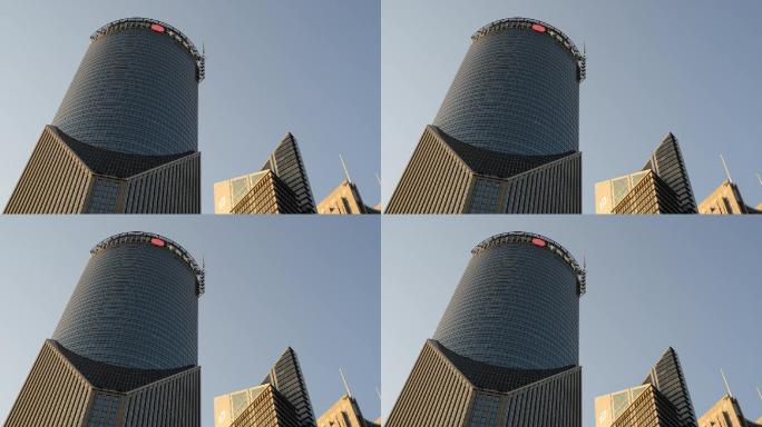 仰拍中国银行建筑外观