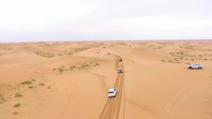 【4K】越野车沙漠冲浪穿行