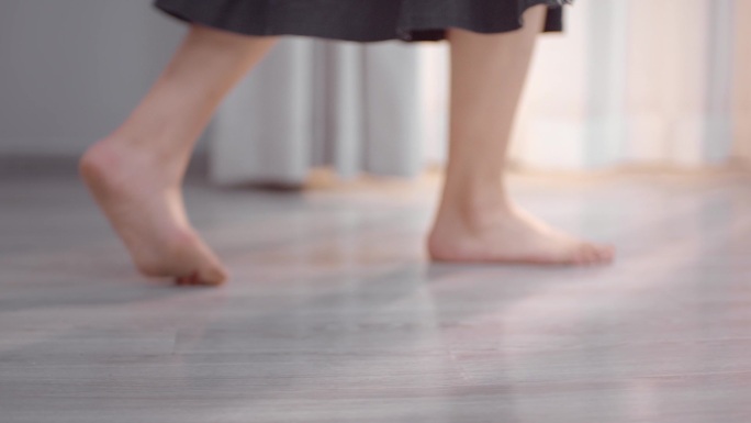 赤脚 欢乐 温暖