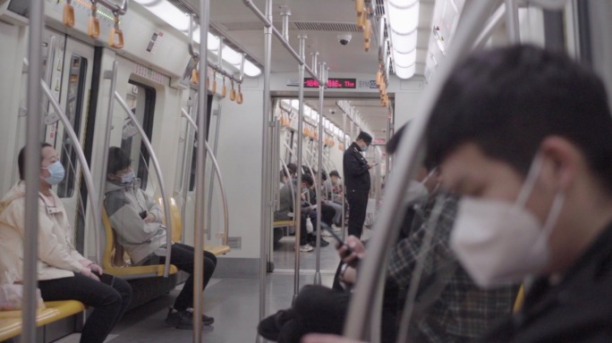 沈阳地铁疫情下的地铁城市交通，车厢空镜头
