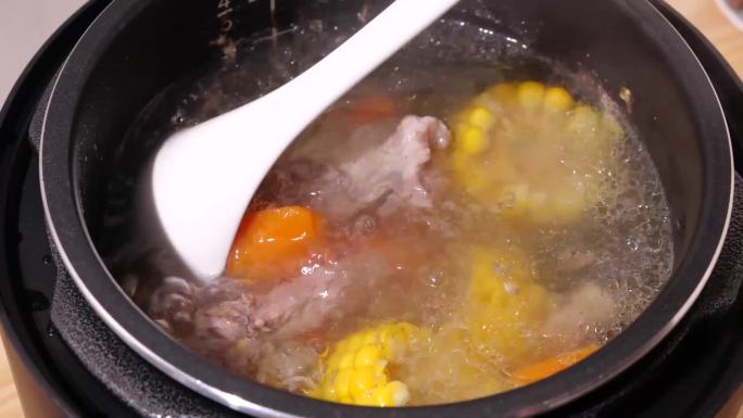 广东猪骨玉米胡萝卜清补靓煲汤美食升格做饭
