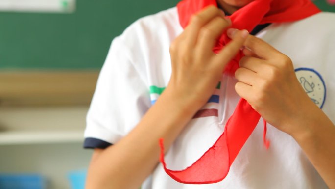 小学生带红领巾