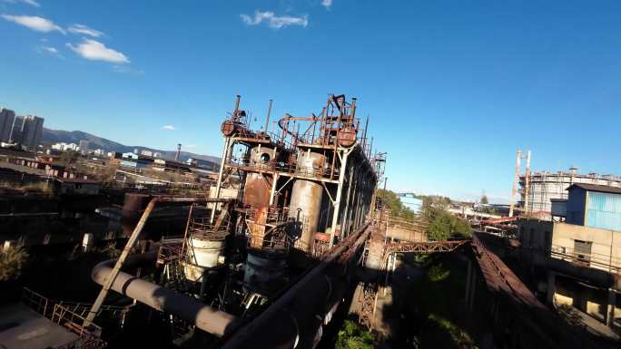 穿越机航拍废弃工厂 废墟 废土 炼钢厂