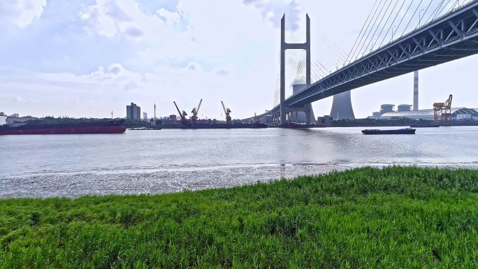上海闵浦大桥4k航拍原创可商用黄浦江轮船