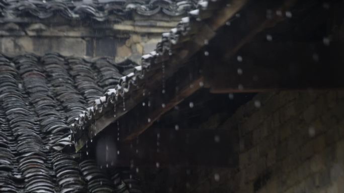 雨中江源村雨水雨中古建筑雨滴特写A018