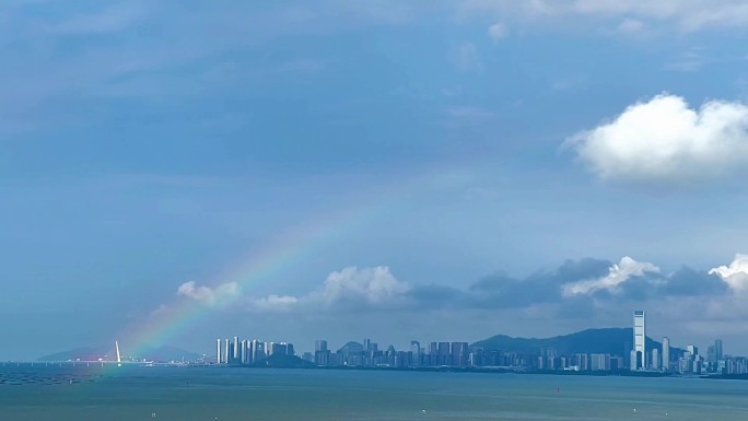 深圳湾海面雨后彩虹 蓝天白云